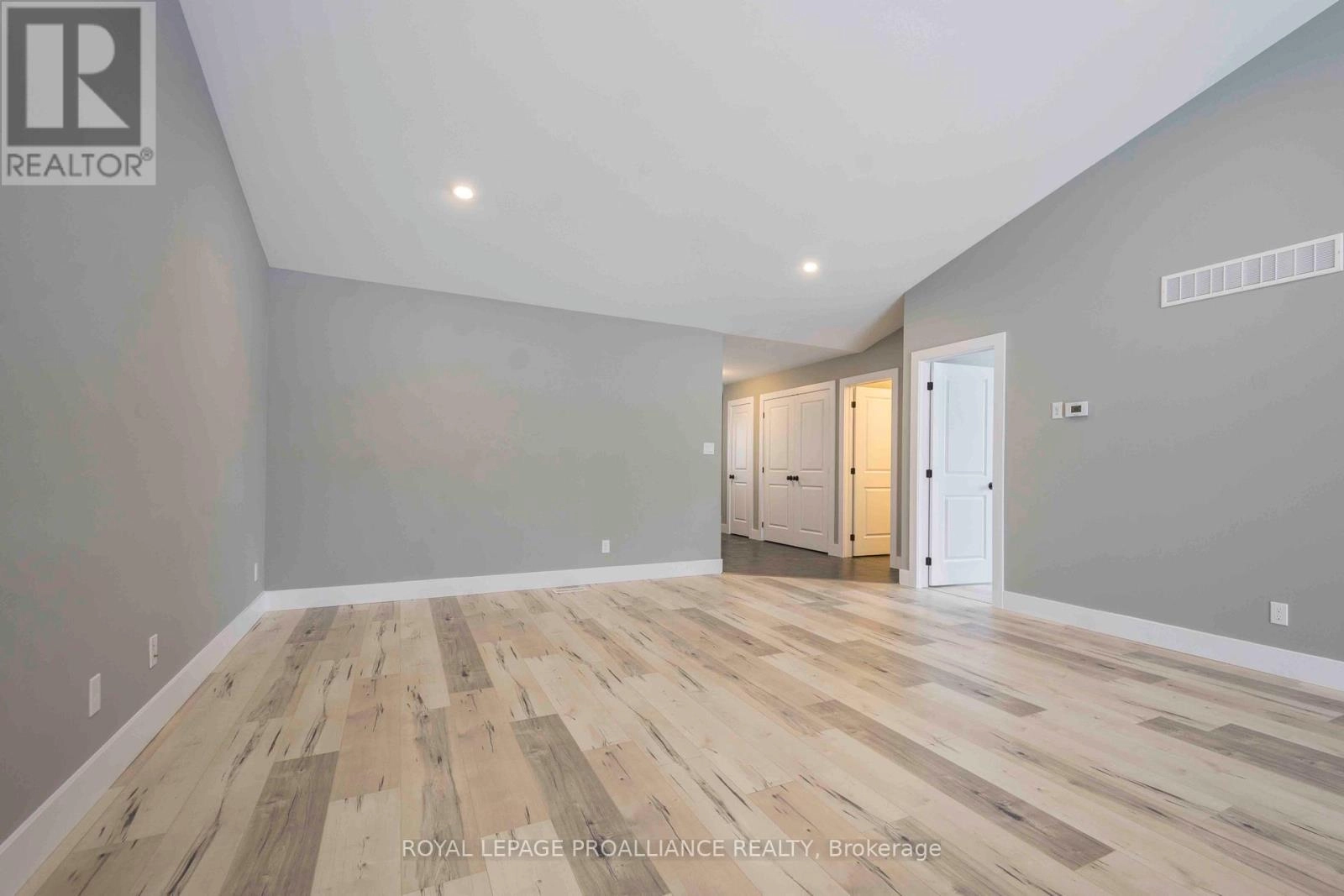 117 Farrington Crescent, Prince Edward County, Ontario  K0K 2T0 - Photo 3 - X12534336