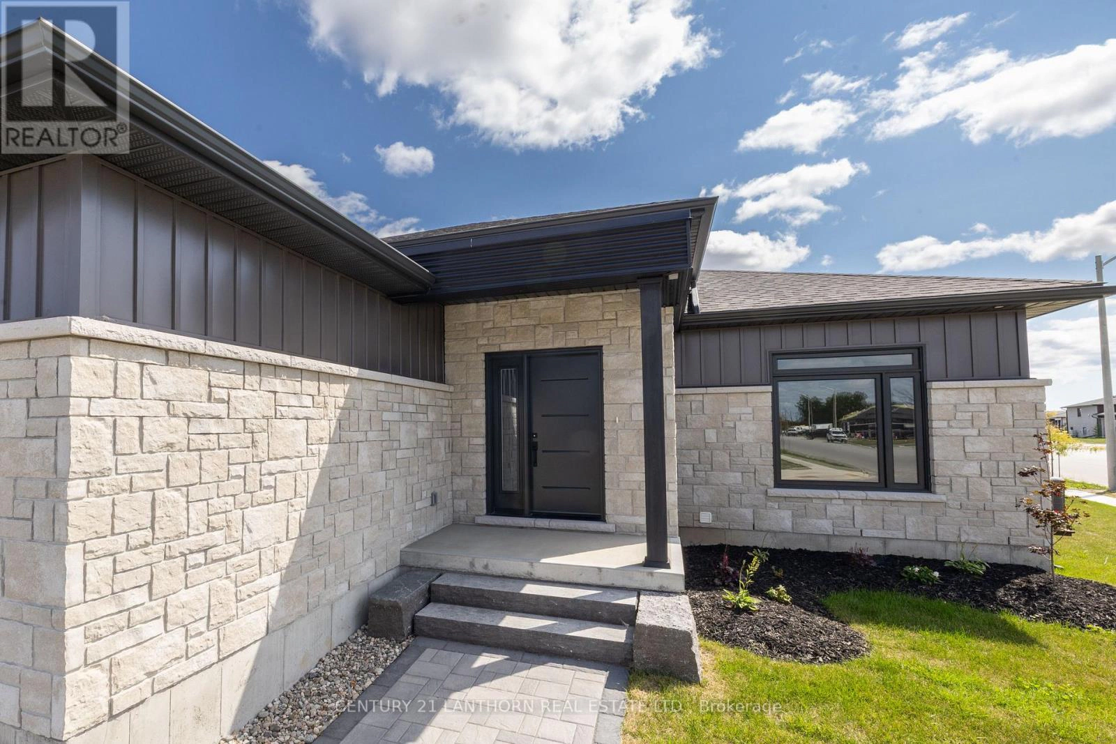 60 Hastings Park Drive, Belleville, Ontario  K8P 0H7 - Photo 4 - X12396269