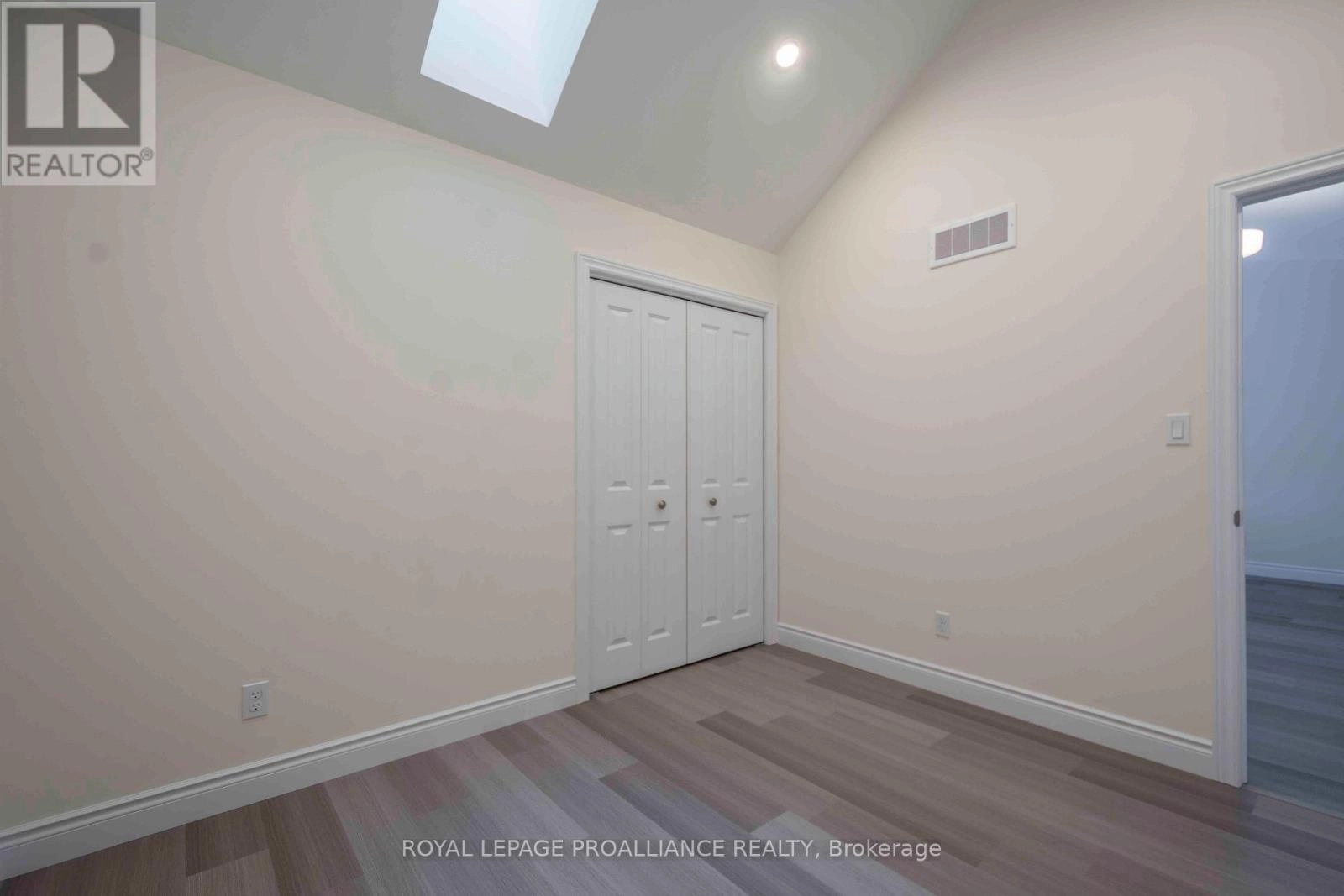 121 Farrington Crescent, Prince Edward County, Ontario  K0K 2T0 - Photo 15 - X12534456