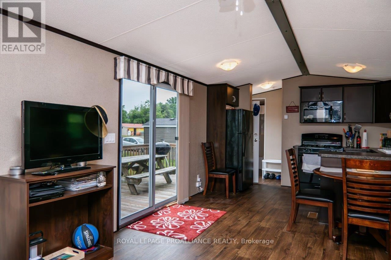 486 Cty Rd 18-12 Park Meadow Lane, Prince Edward County, Ontario  K0K 1P0 - Photo 13 - X12536902