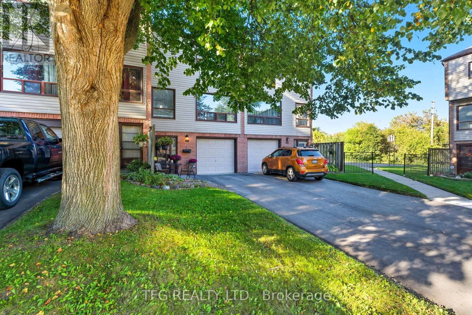 66 Parklane Circle, Clarington, Ontario L1C 3V9 - Photo 3 - E12537252