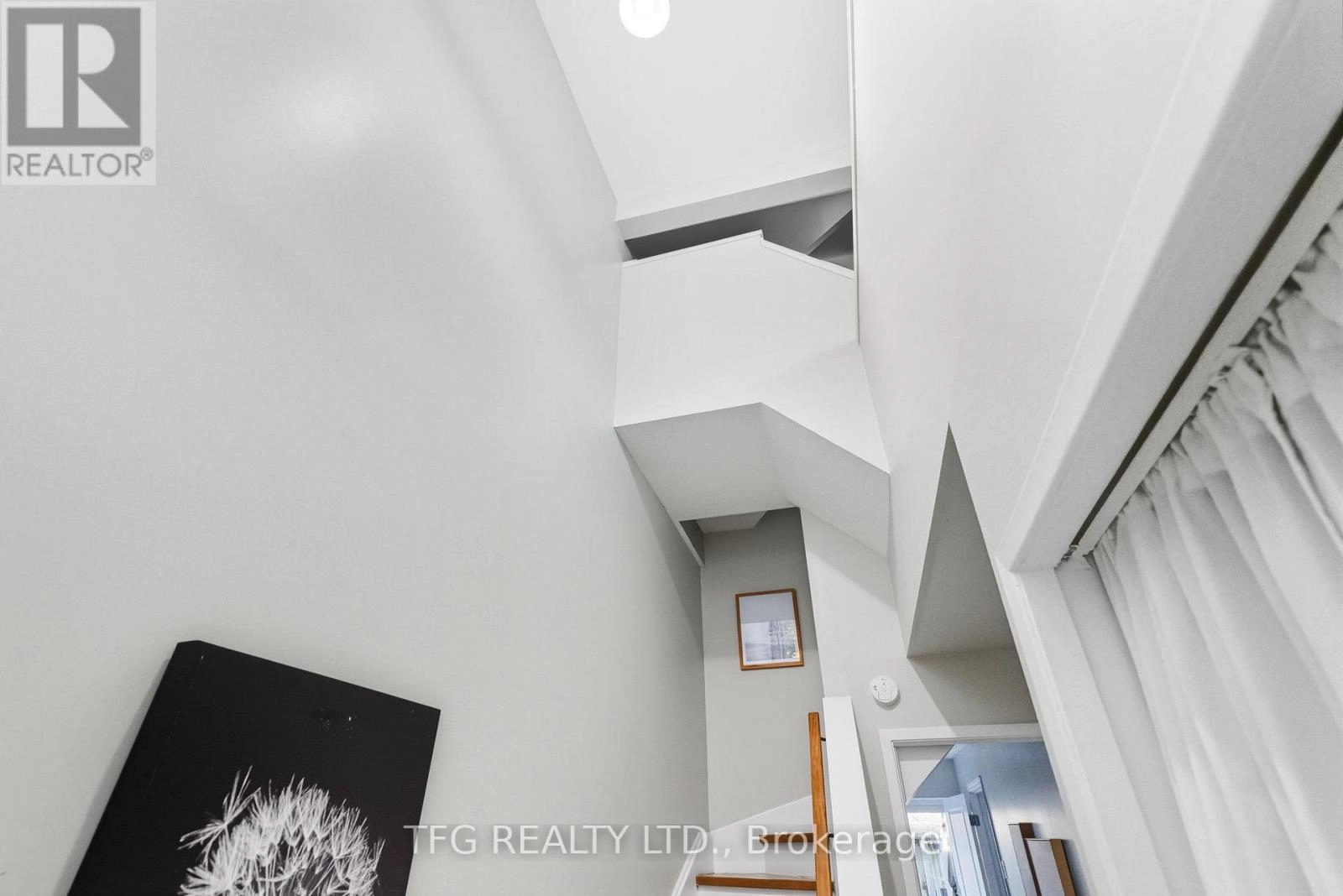 66 Parklane Circle, Clarington, Ontario L1C 3V9 - Photo 9 - E12537252