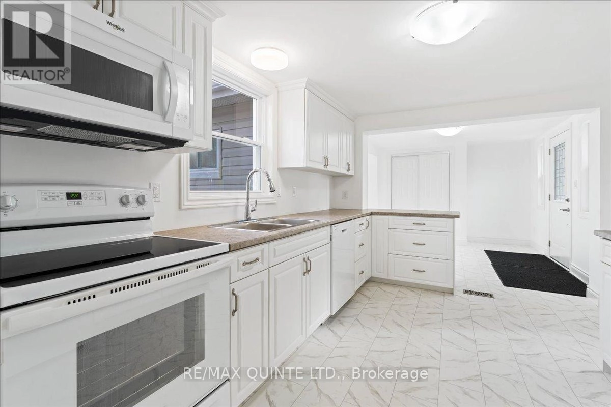 27 Purdy Street, Belleville, Ontario K8P 1Y8 - Photo 12 - X12555446