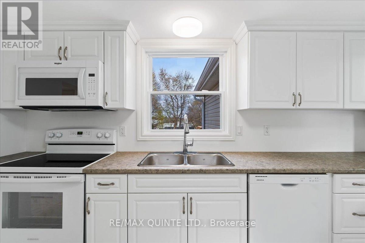 27 Purdy Street, Belleville, Ontario K8P 1Y8 - Photo 13 - X12555446