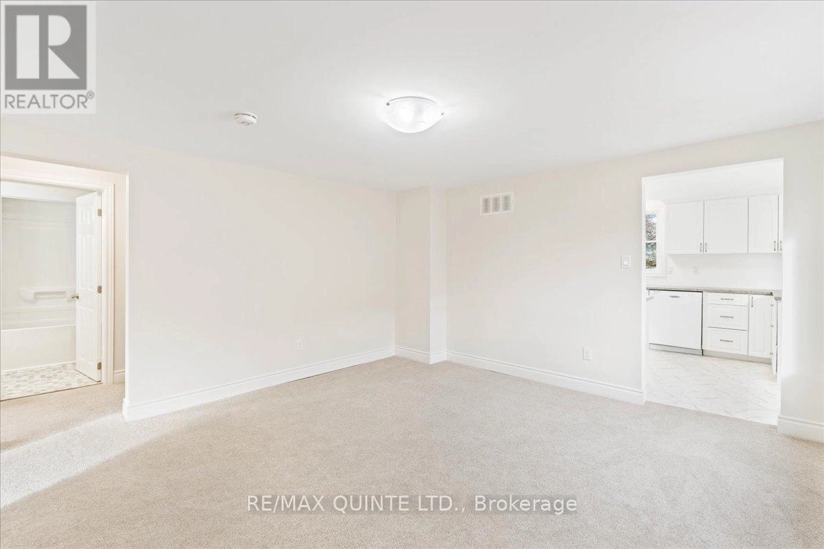 27 Purdy Street, Belleville, Ontario K8P 1Y8 - Photo 18 - X12555446