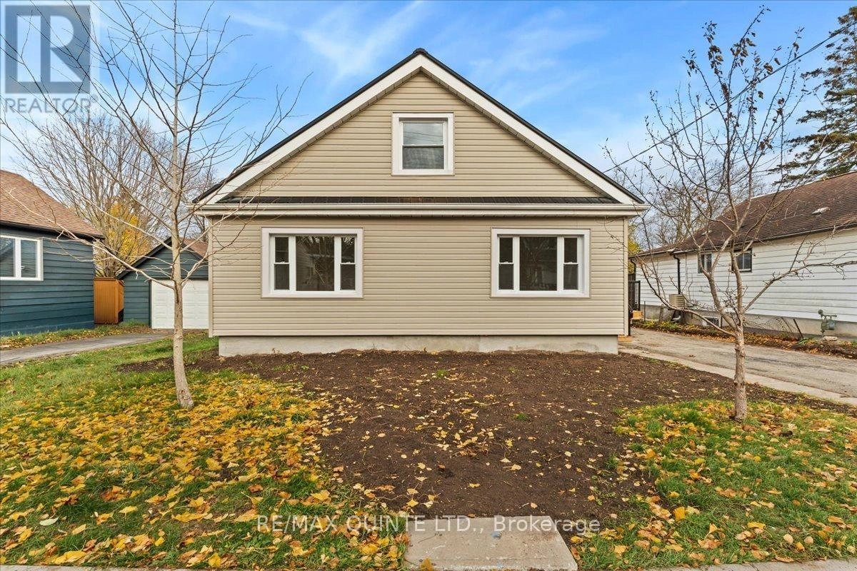 27 Purdy Street, Belleville, Ontario K8P 1Y8 - Photo 2 - X12555446