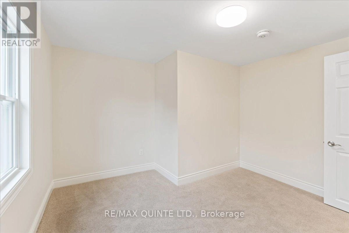 27 Purdy Street, Belleville, Ontario K8P 1Y8 - Photo 22 - X12555446