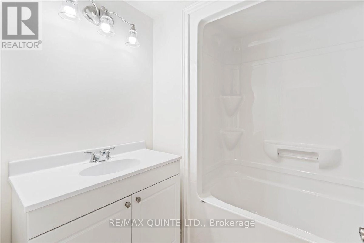 27 Purdy Street, Belleville, Ontario K8P 1Y8 - Photo 26 - X12555446