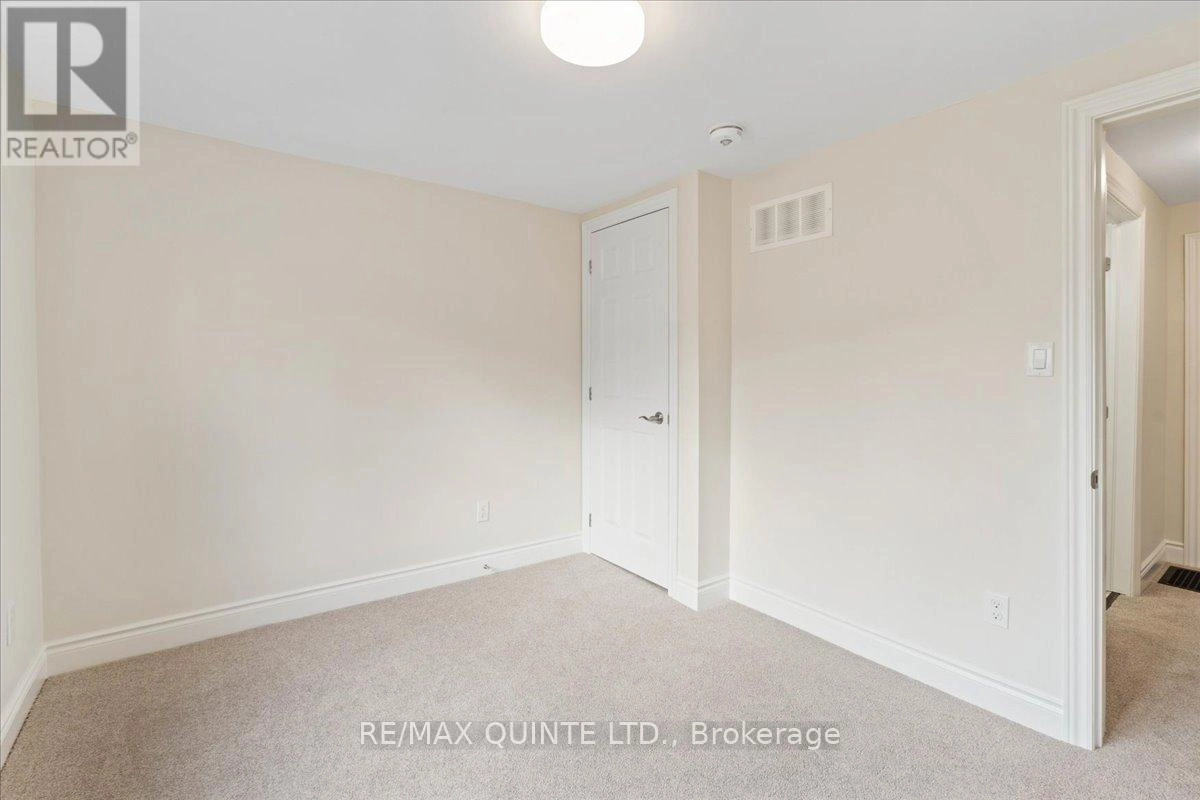 27 Purdy Street, Belleville, Ontario K8P 1Y8 - Photo 30 - X12555446