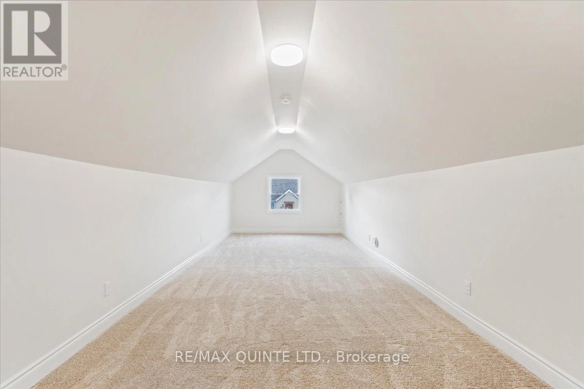 27 Purdy Street, Belleville, Ontario K8P 1Y8 - Photo 32 - X12555446