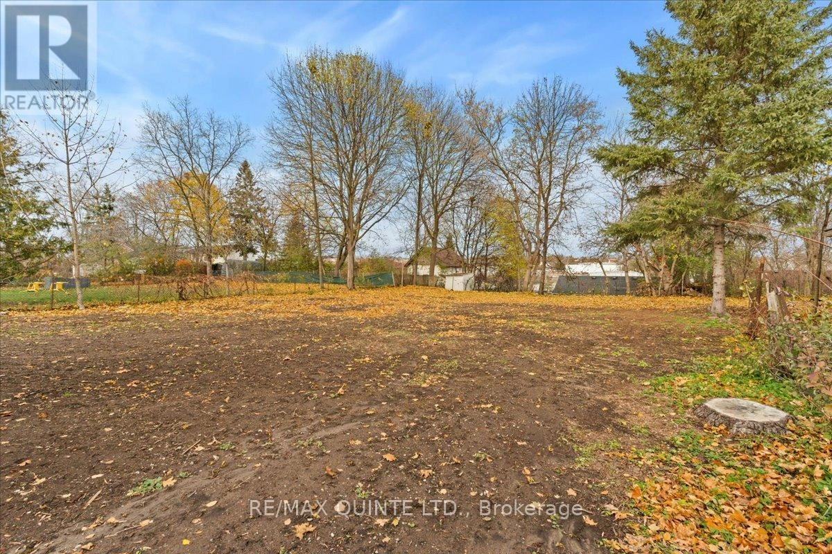 27 Purdy Street, Belleville, Ontario K8P 1Y8 - Photo 38 - X12555446