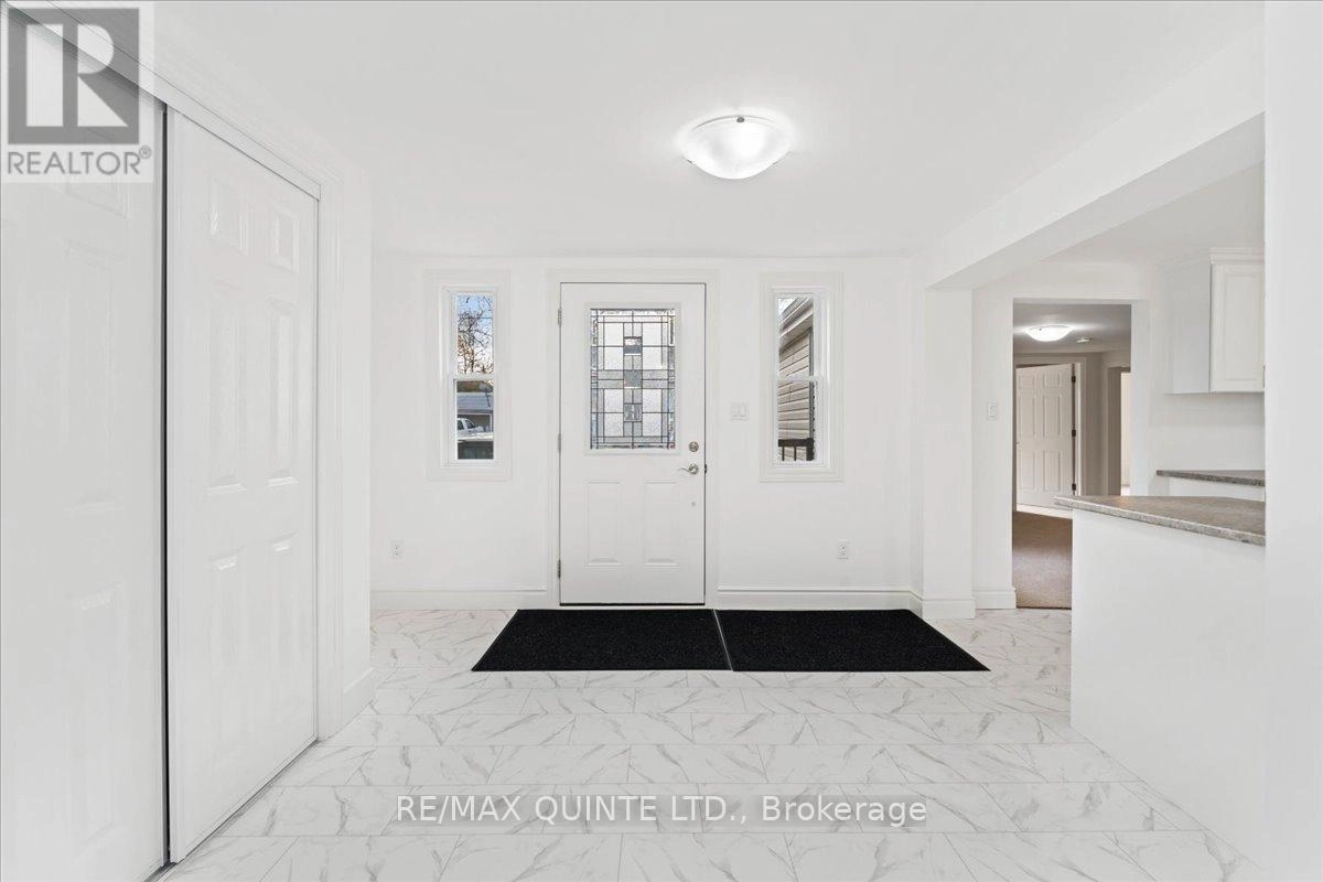 27 Purdy Street, Belleville, Ontario K8P 1Y8 - Photo 4 - X12555446