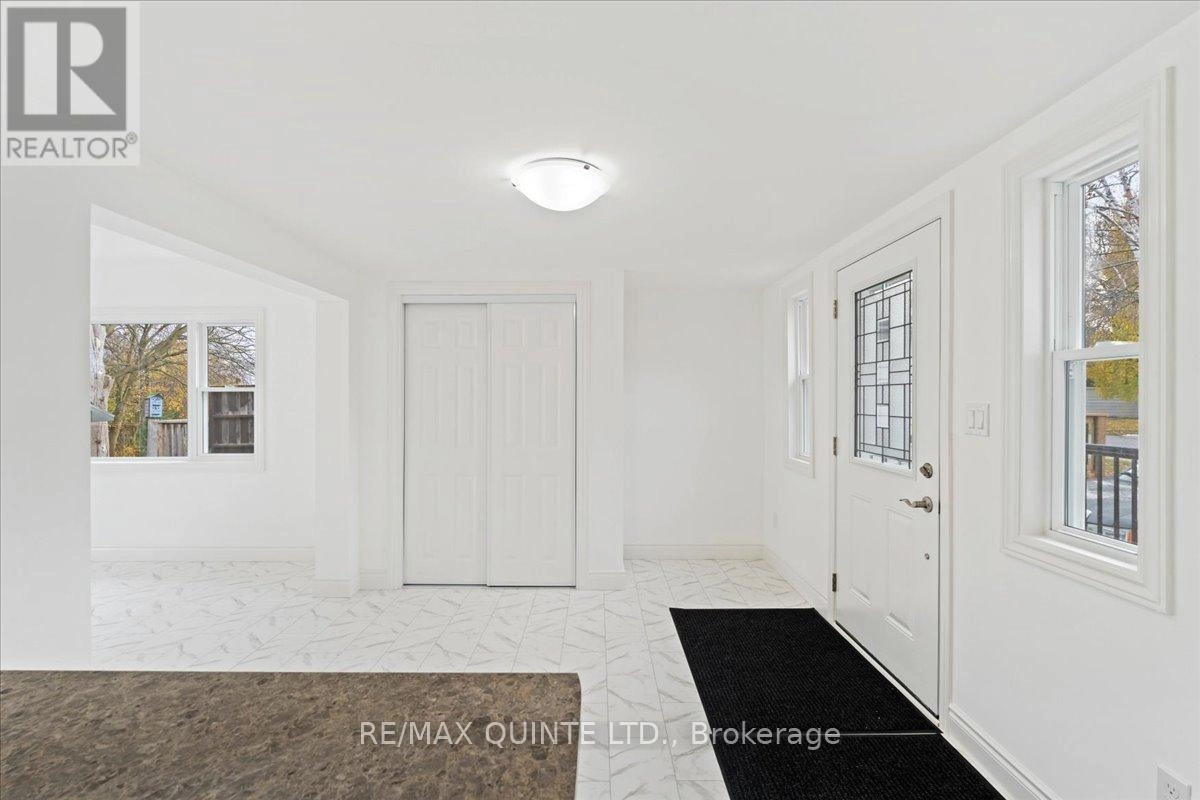 27 Purdy Street, Belleville, Ontario K8P 1Y8 - Photo 5 - X12555446