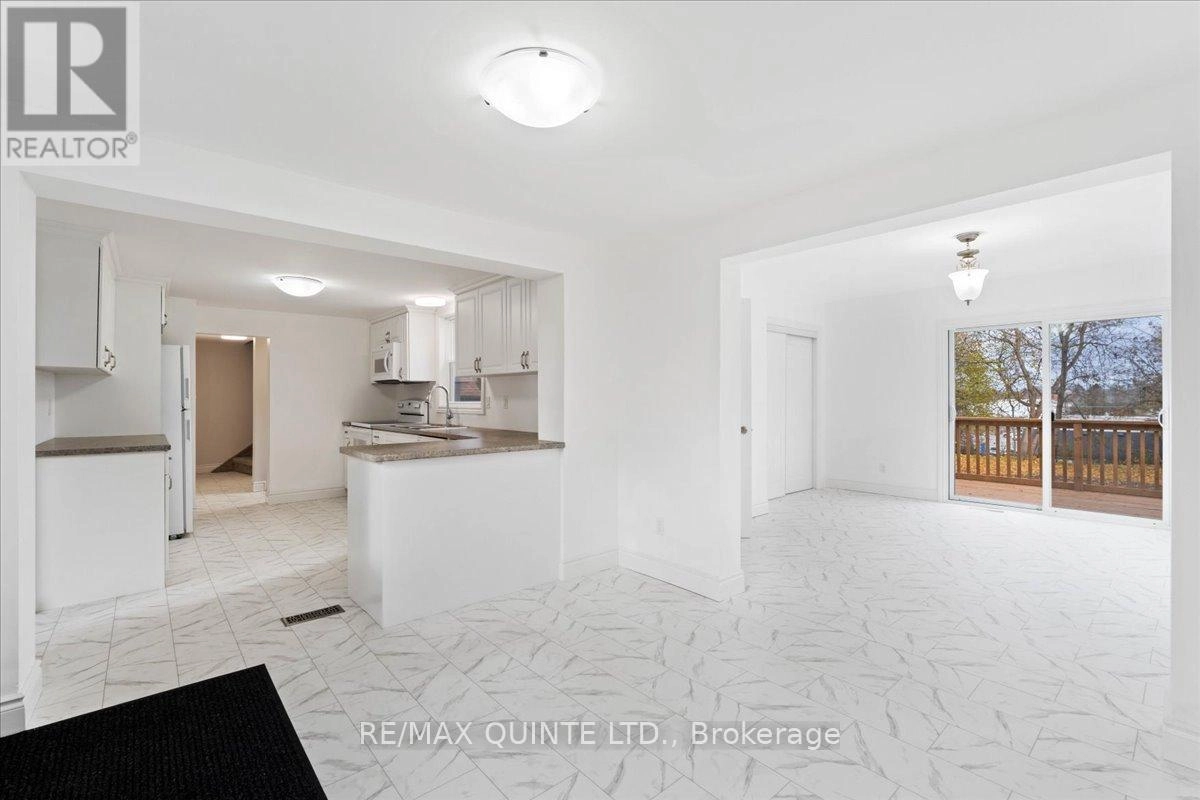 27 Purdy Street, Belleville, Ontario K8P 1Y8 - Photo 7 - X12555446