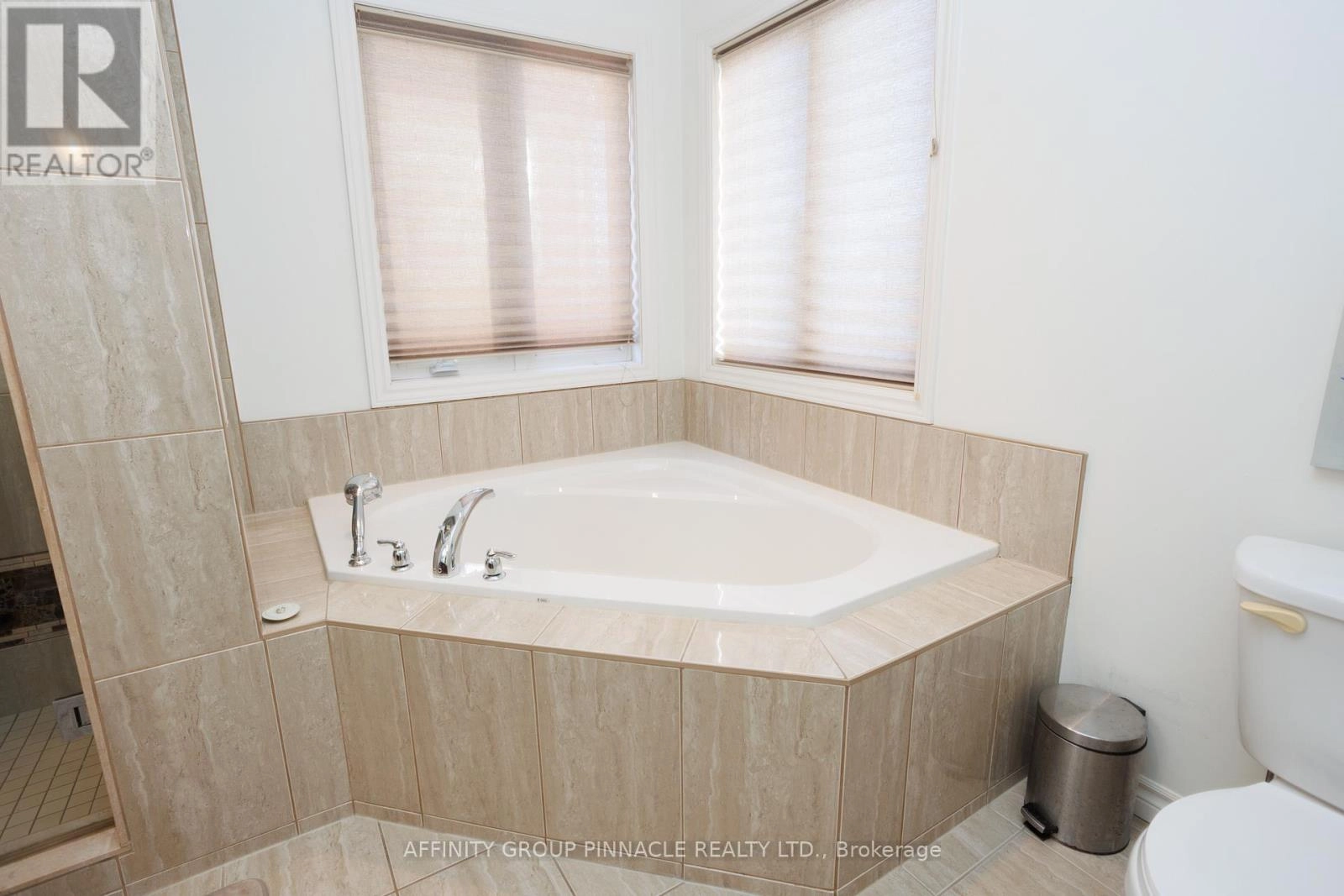 31 Ellis Crescent, Kawartha Lakes, Ontario  K9V 0A5 - Photo 24 - X12568208