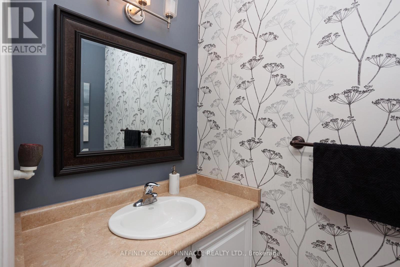 31 Ellis Crescent, Kawartha Lakes, Ontario  K9V 0A5 - Photo 21 - X12568208