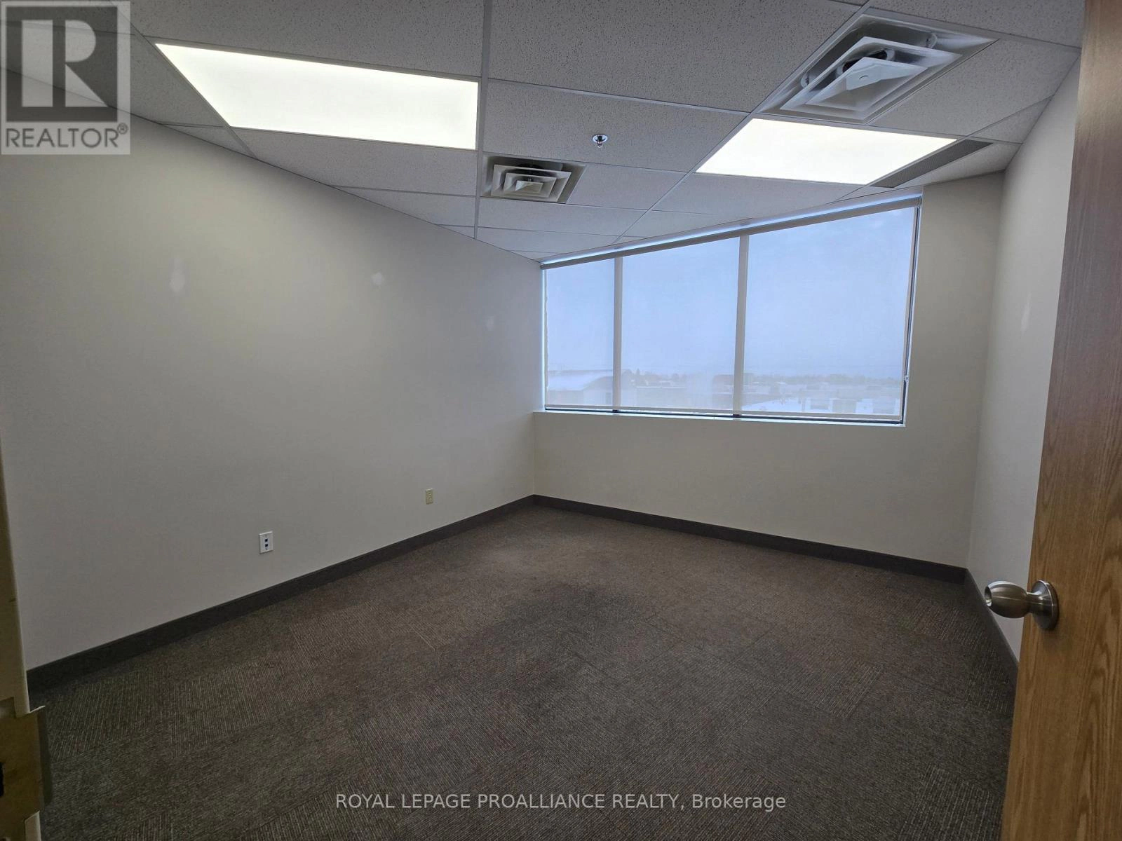 210 - 365 North Front Street N, Belleville, Ontario K8P 5A5 - Photo 10 - X12572806