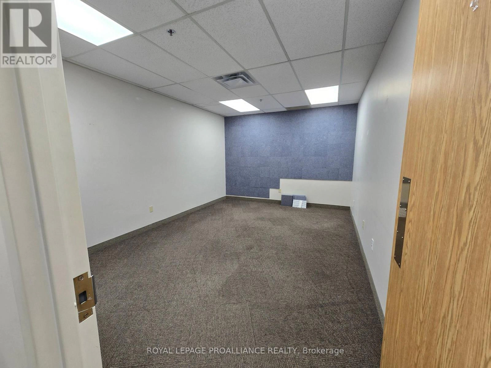 210 - 365 North Front Street N, Belleville, Ontario K8P 5A5 - Photo 14 - X12572806