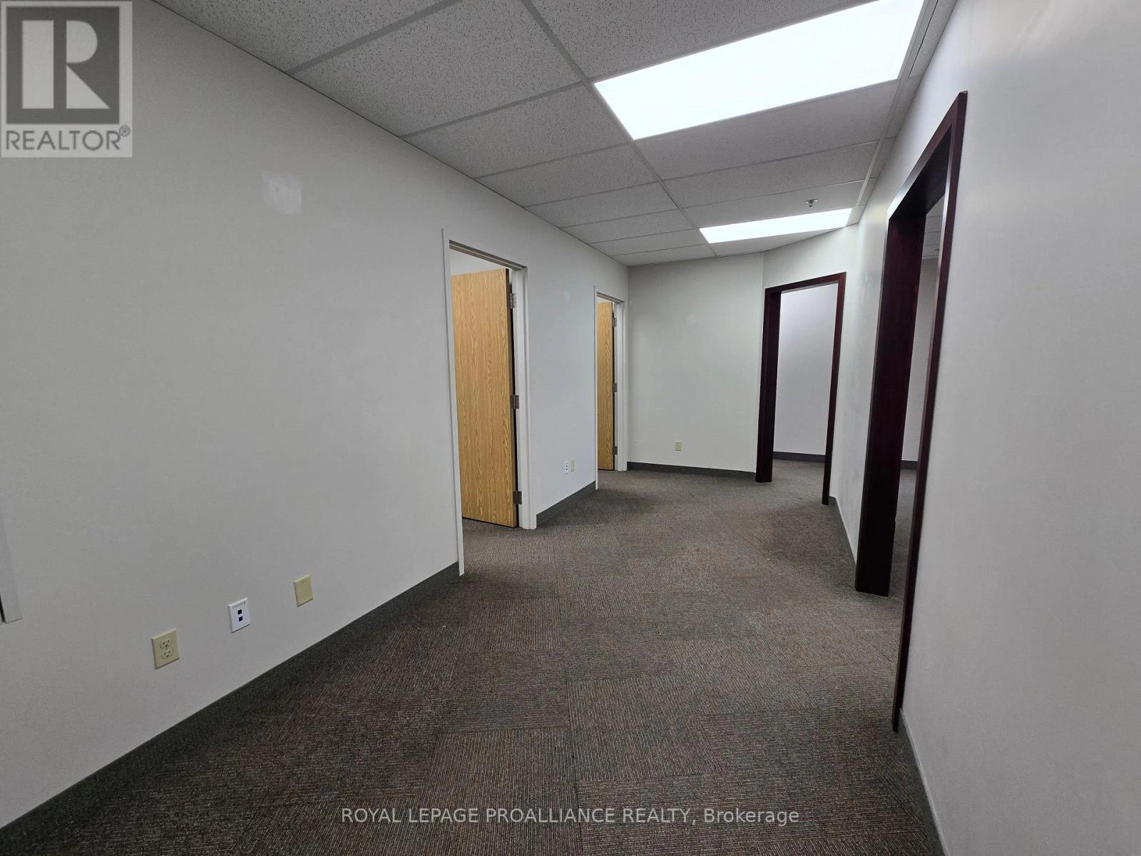 210 - 365 North Front Street N, Belleville, Ontario K8P 5A5 - Photo 15 - X12572806