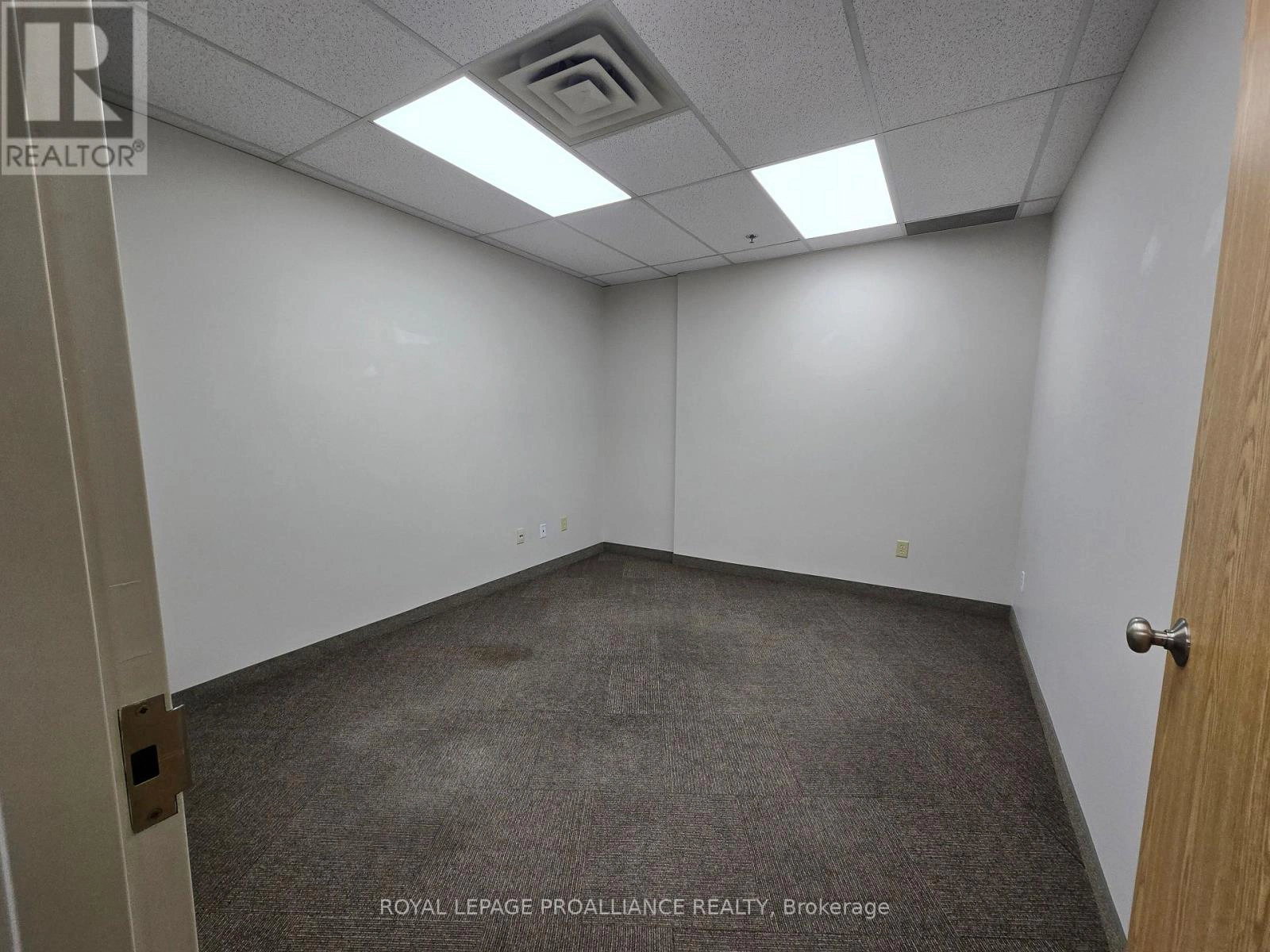 210 - 365 North Front Street N, Belleville, Ontario K8P 5A5 - Photo 16 - X12572806