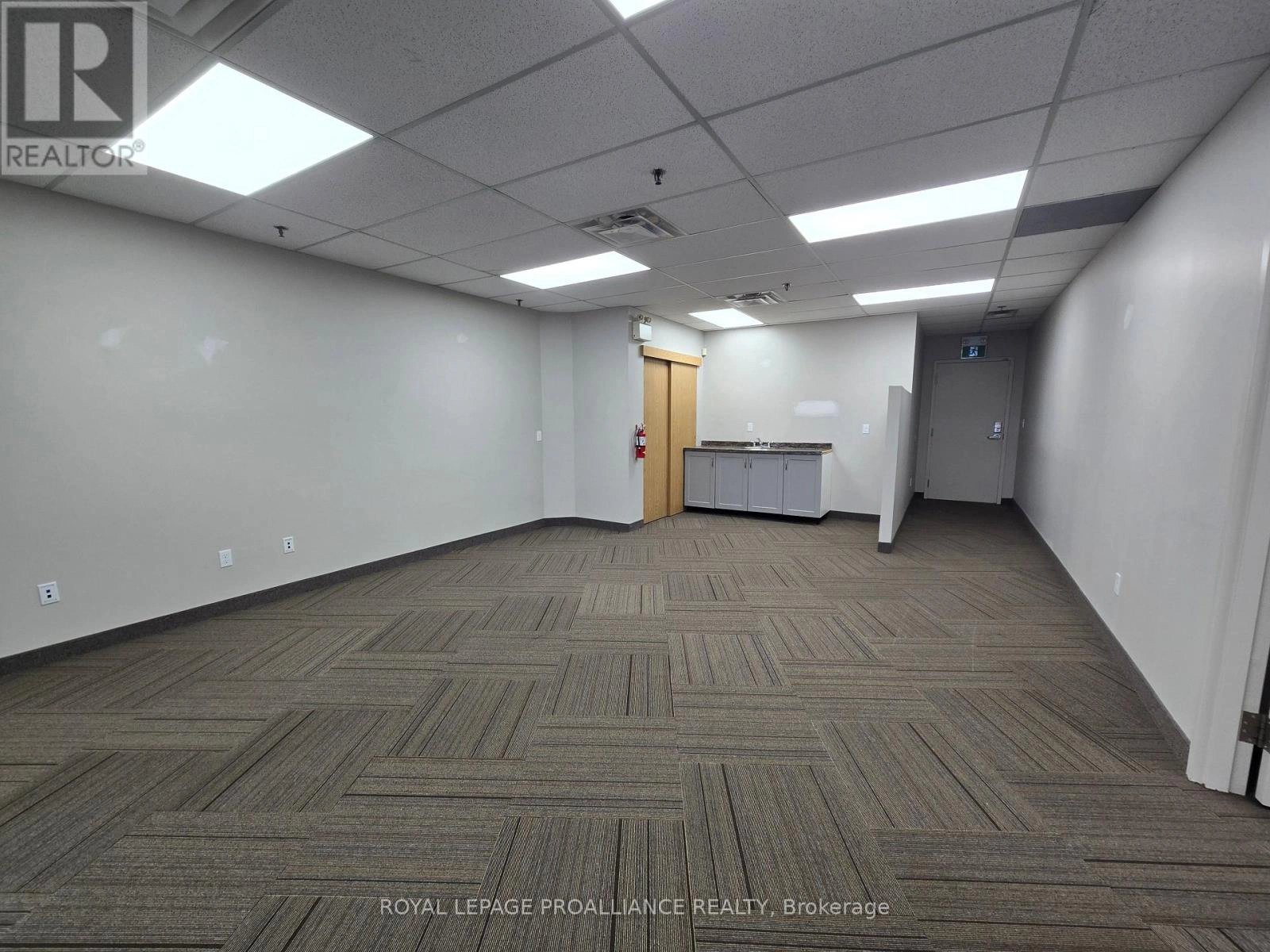 210 - 365 North Front Street N, Belleville, Ontario K8P 5A5 - Photo 21 - X12572806