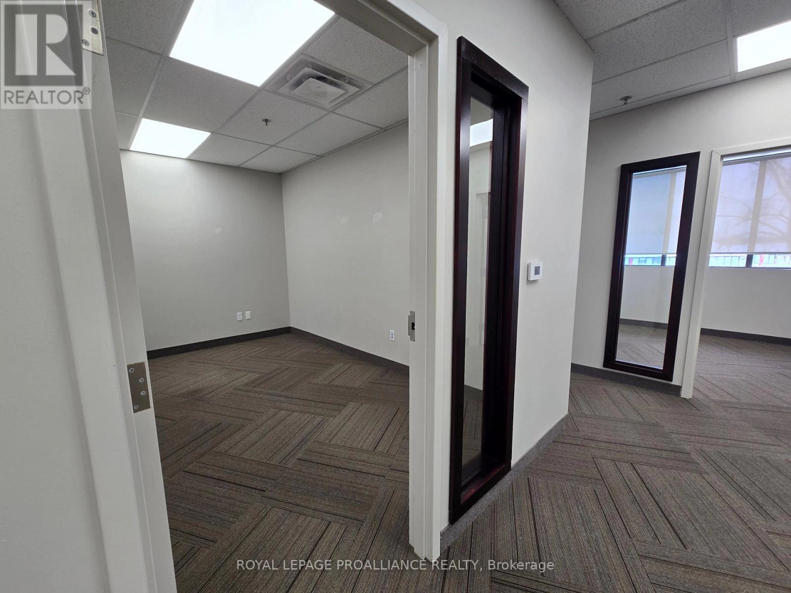 210 - 365 North Front Street N, Belleville, Ontario K8P 5A5 - Photo 22 - X12572806