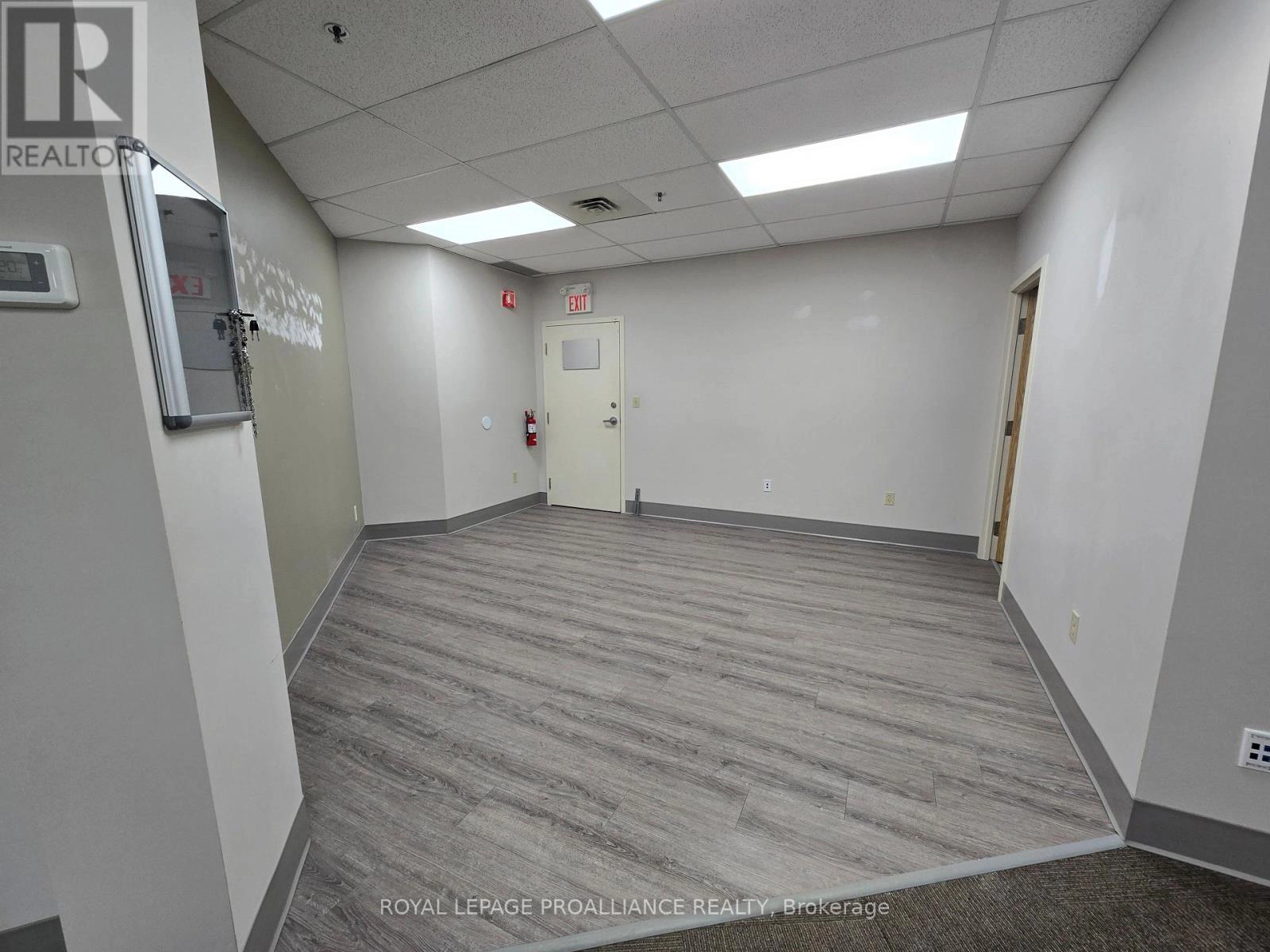 210 - 365 North Front Street N, Belleville, Ontario K8P 5A5 - Photo 7 - X12572806