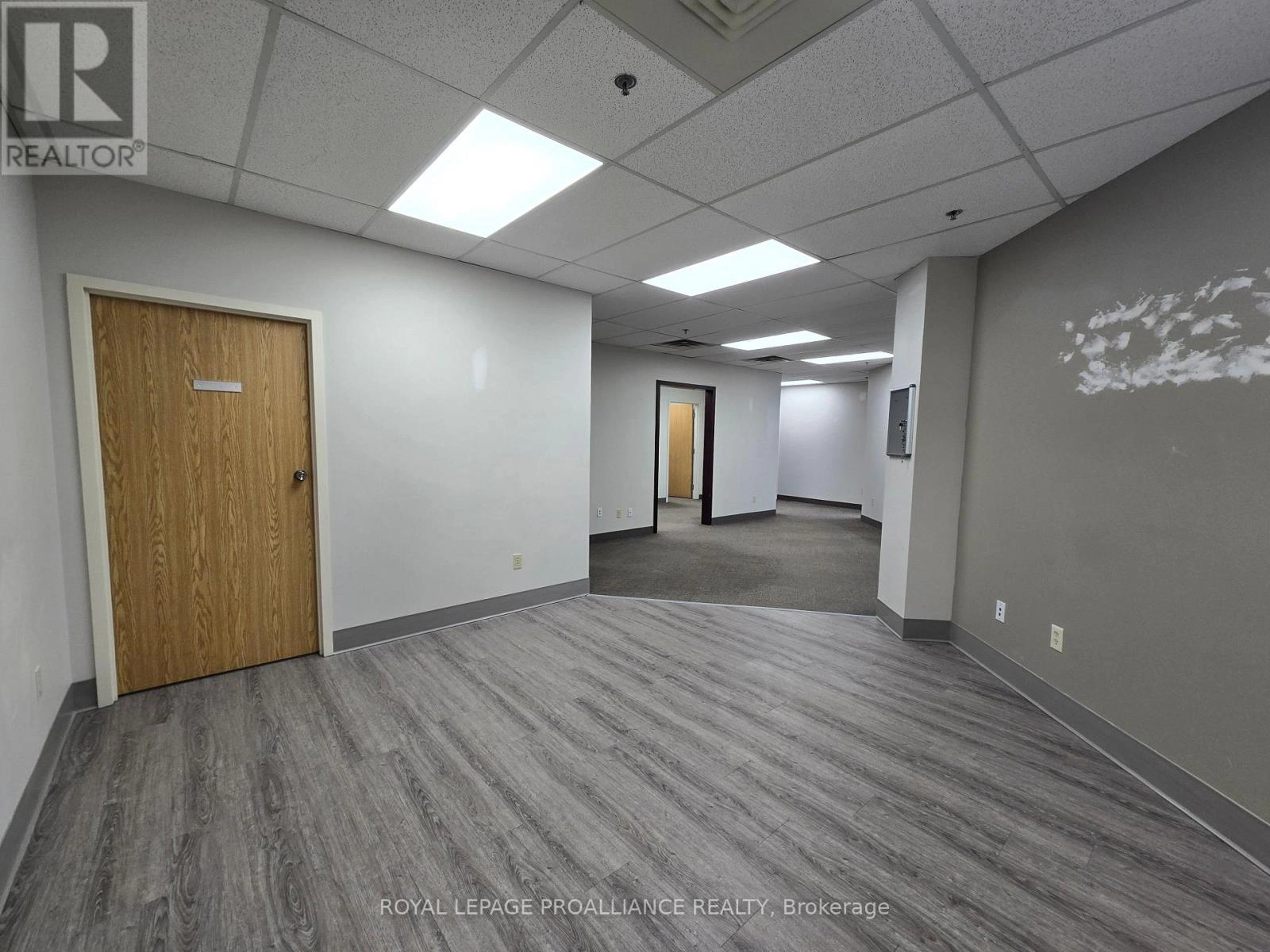 210 - 365 North Front Street N, Belleville, Ontario K8P 5A5 - Photo 8 - X12572806