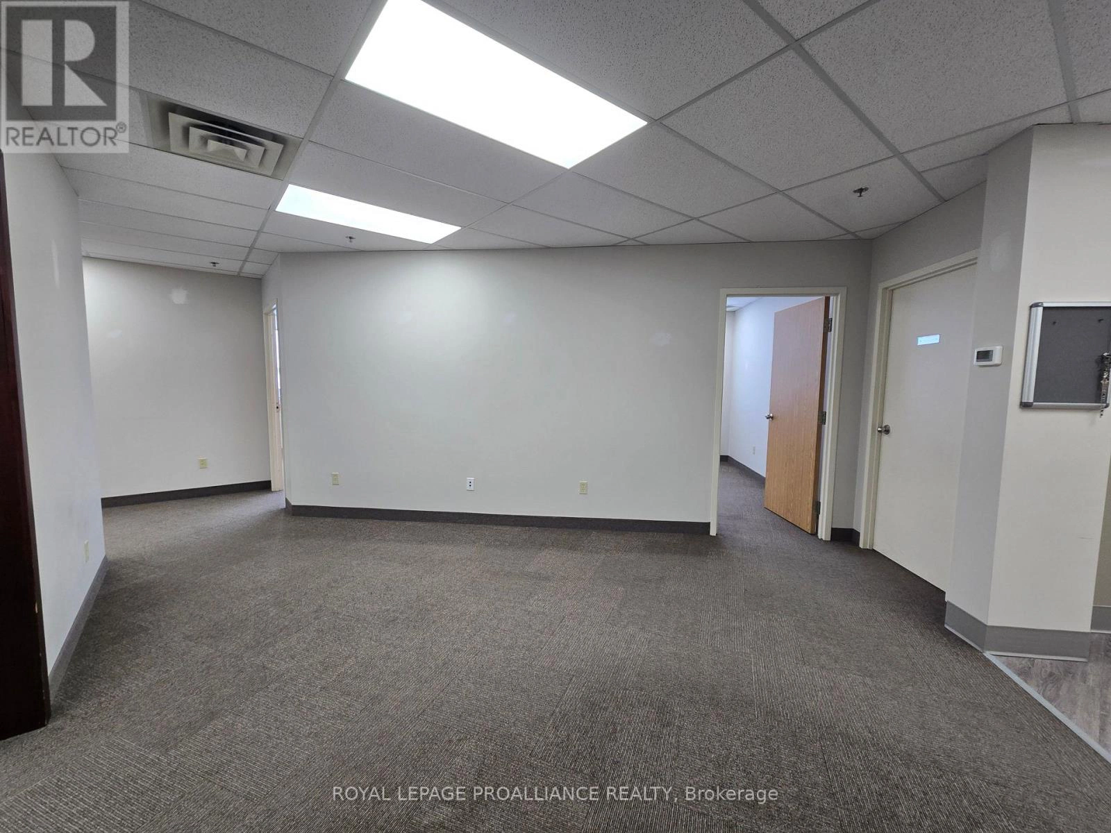 210 - 365 North Front Street N, Belleville, Ontario K8P 5A5 - Photo 9 - X12572806