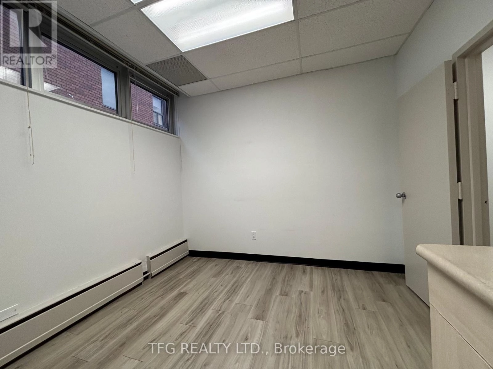 210 - 300 King Street W, Oshawa, Ontario L1J 8P3 - Photo 5 - E12582370