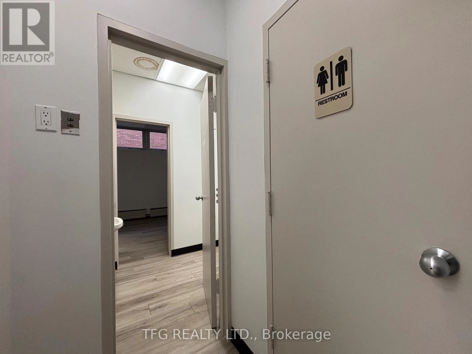 210 - 300 King Street W, Oshawa, Ontario L1J 8P3 - Photo 8 - E12582370