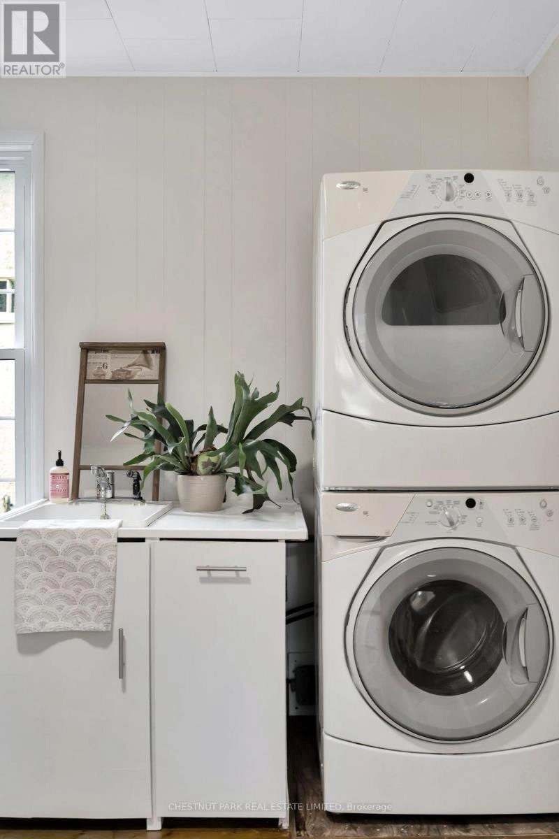 299 Noxon Avenue, Prince Edward County, Ontario  K0K 3L0 - Photo 10 - X12582424