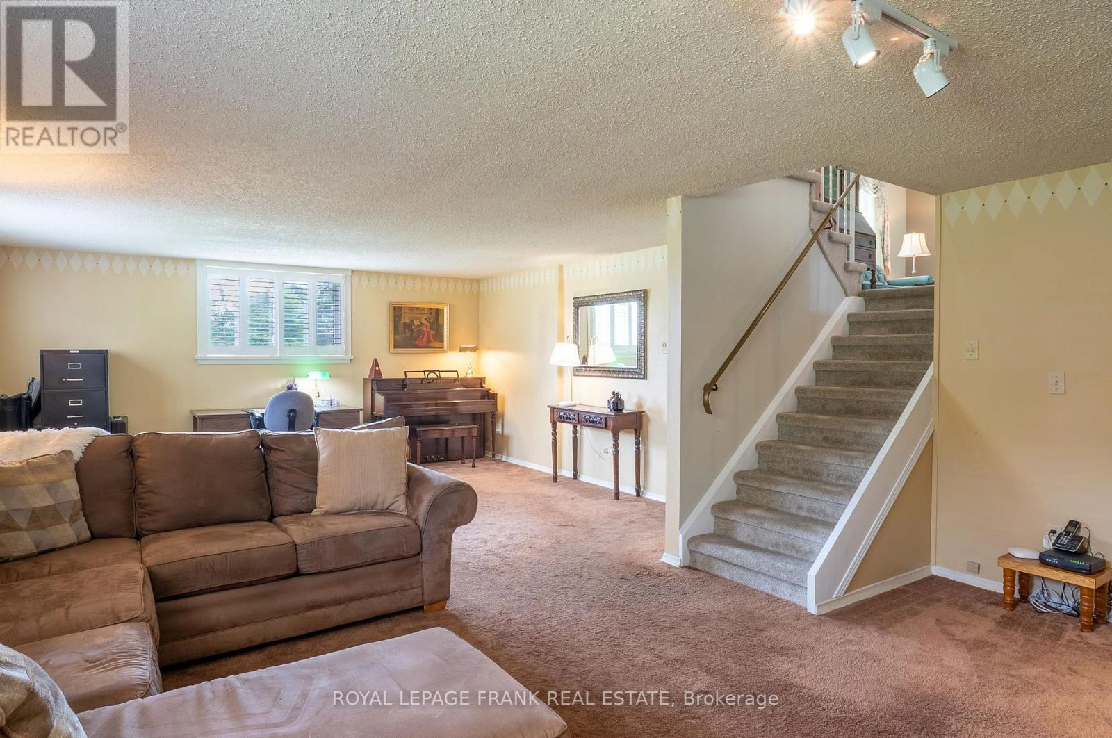 383 Old Surrey Lane, Kawartha Lakes, Ontario  K0M 1A0 - Photo 22 - X12594004