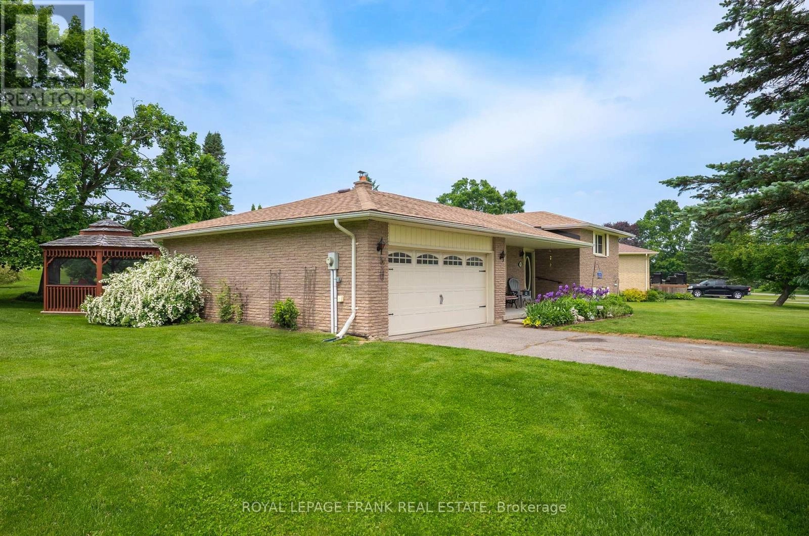 383 Old Surrey Lane, Kawartha Lakes, Ontario  K0M 1A0 - Photo 32 - X12594004