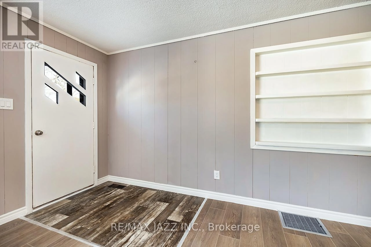 134 Day Drive, Kawartha Lakes, Ontario  L3V 6H5 - Photo 16 - X12568930