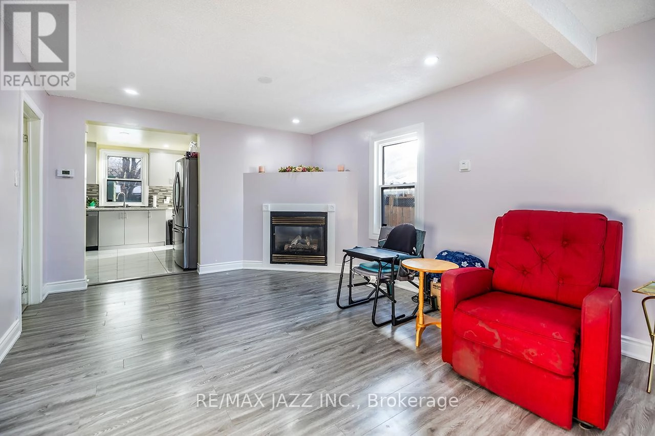 183 Conant Street, Oshawa, Ontario L1H 3R9 - Photo 4 - E12596922