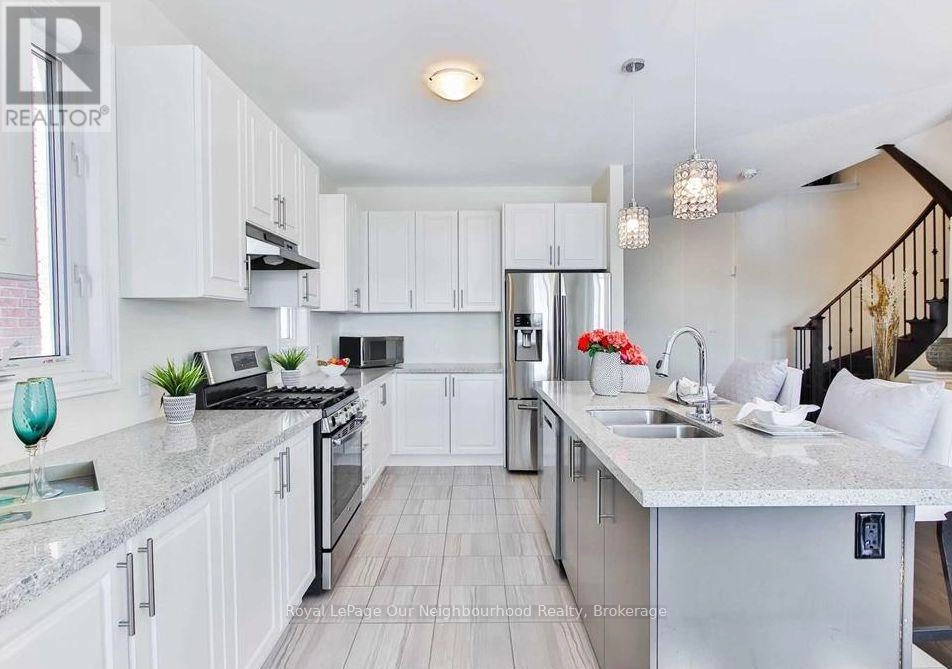 215 Northglen Boulevard, Clarington, Ontario  L1C 0T9 - Photo 3 - E12603168