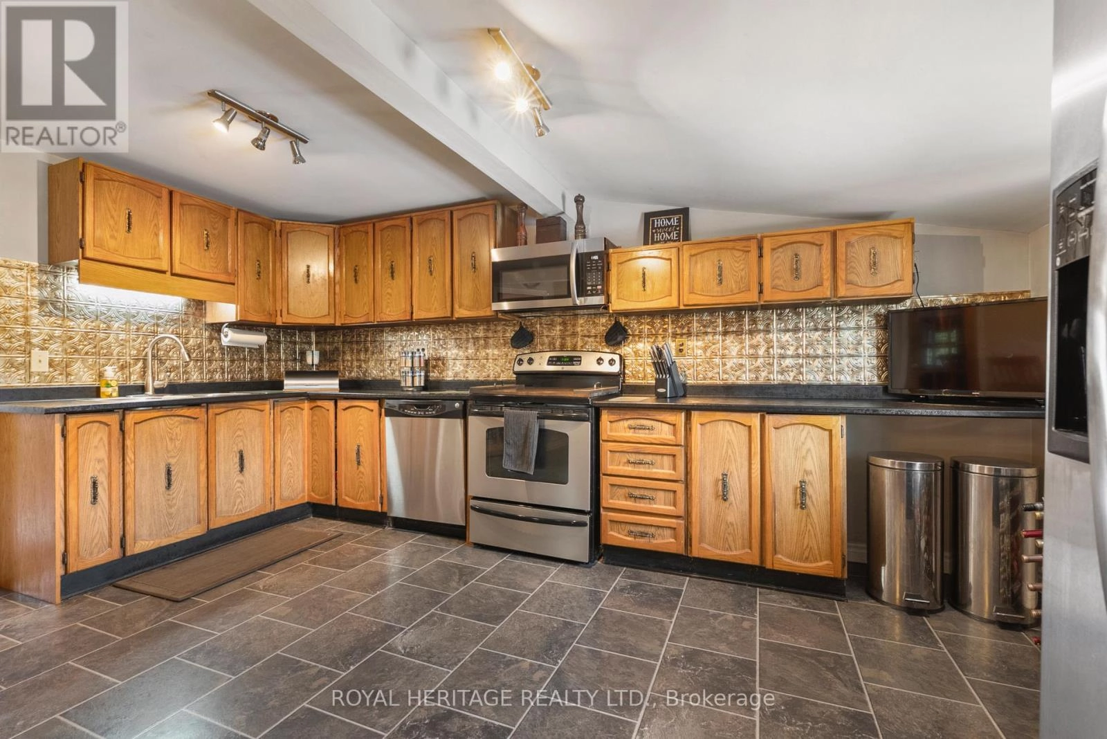 1984 Sturgeon Road, Kawartha Lakes, Ontario  K0M 1L0 - Photo 9 - X12320005