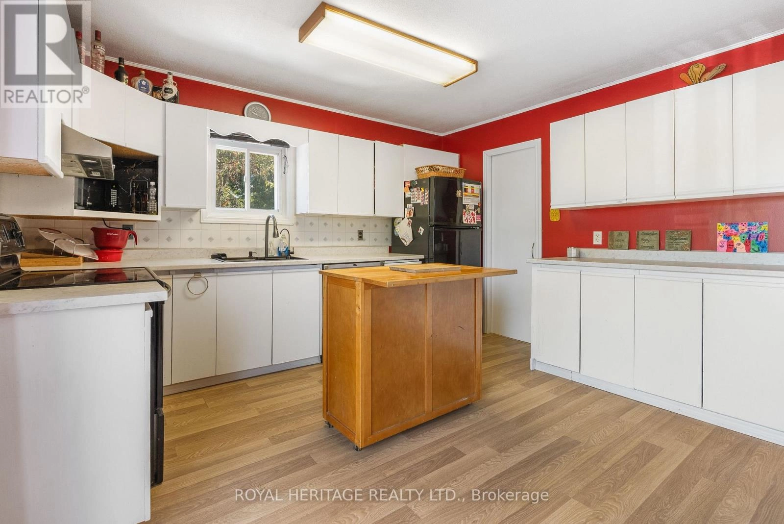 20 Buckhorn Road, Kawartha Lakes, Ontario  K9V 4R6 - Photo 9 - X12356913