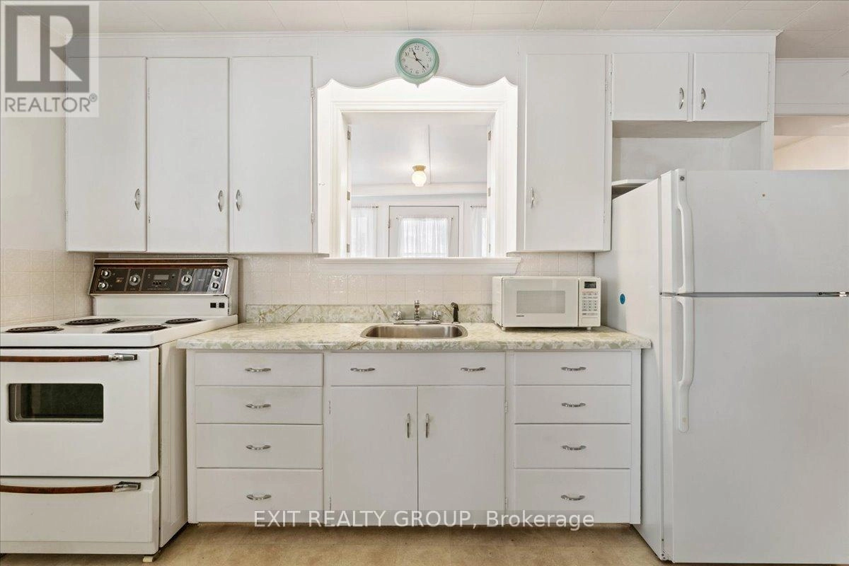 36 Valleyview Crescent, Belleville, Ontario  K8P 3G1 - Photo 4 - X12616562