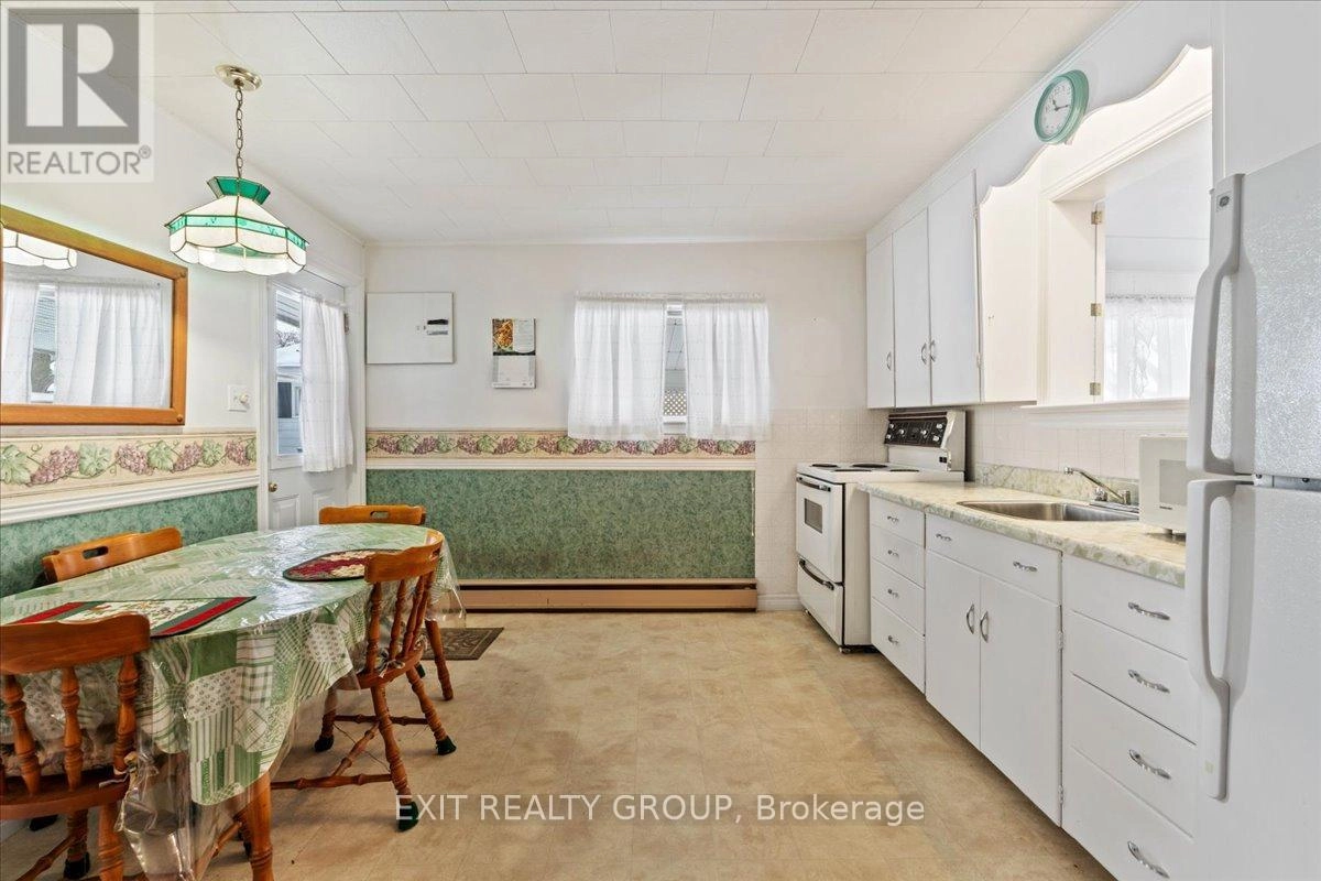 36 Valleyview Crescent, Belleville, Ontario  K8P 3G1 - Photo 6 - X12616562