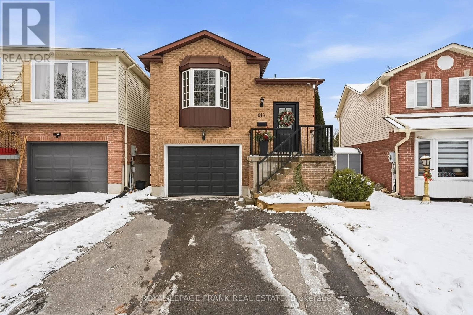 815 ATTERSLEY DRIVE, Oshawa, Ontario