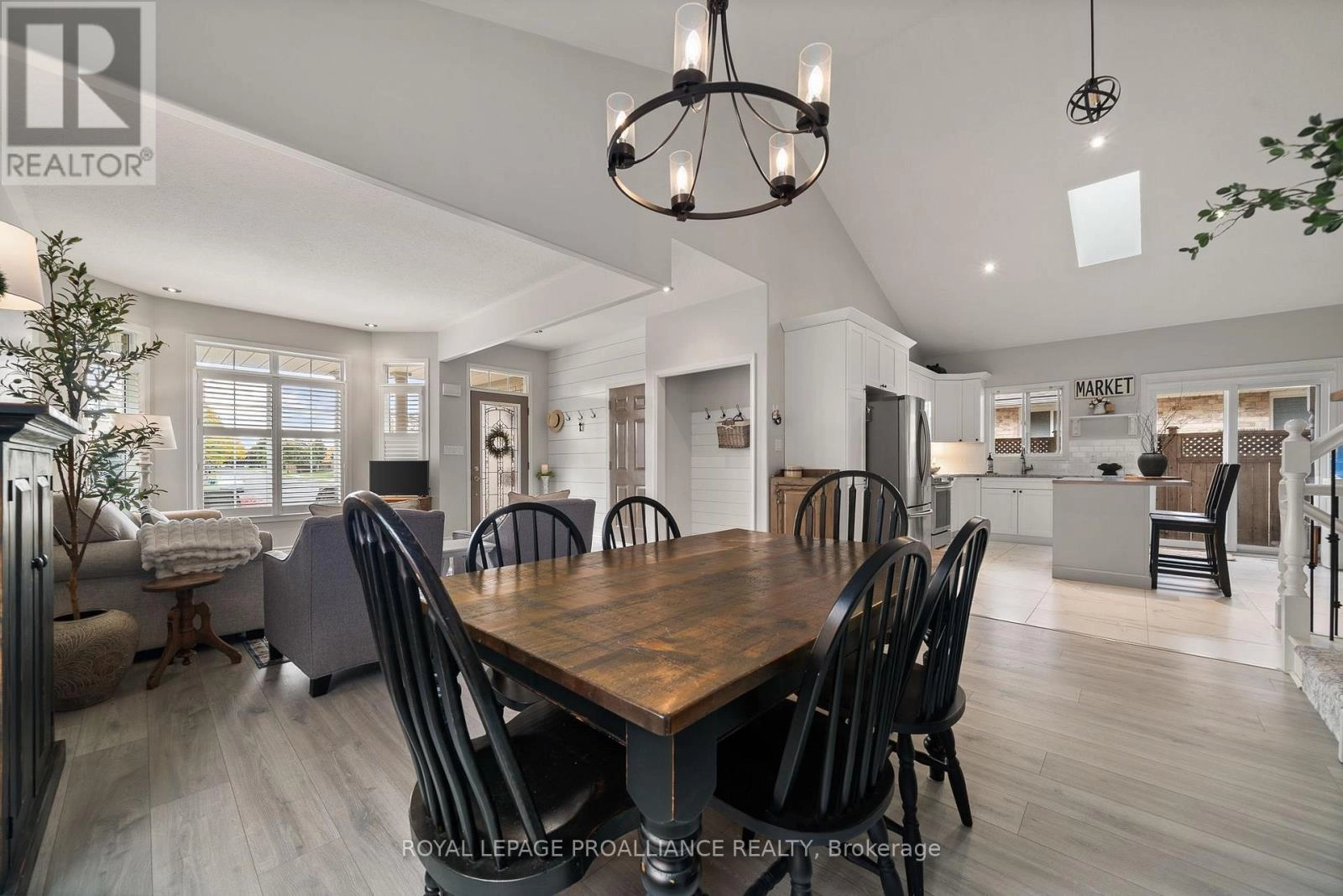 9 Spruce Gardens, Belleville, Ontario  K8N 5W3 - Photo 11 - X12485409