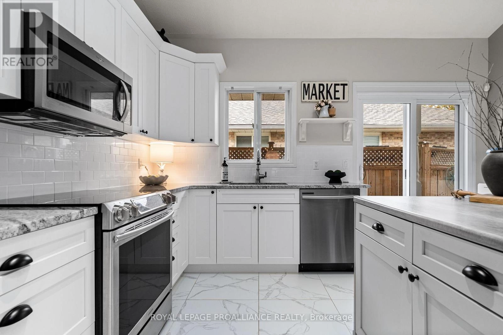 9 Spruce Gardens, Belleville, Ontario  K8N 5W3 - Photo 15 - X12485409