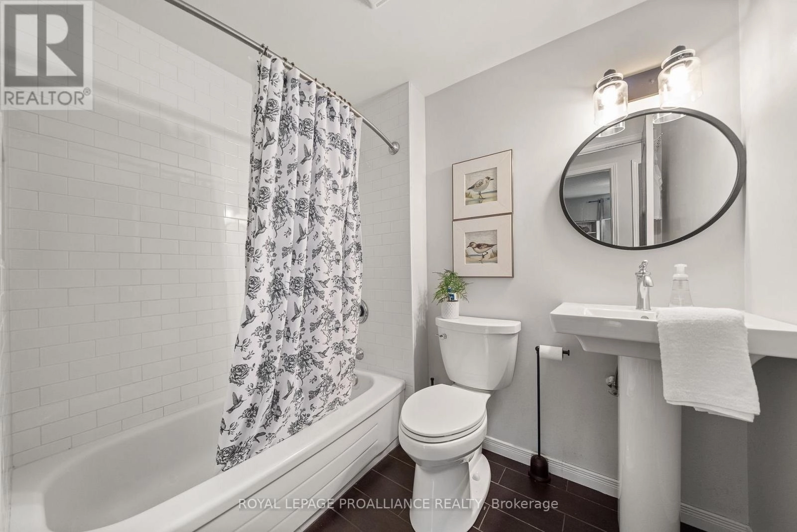 9 Spruce Gardens, Belleville, Ontario  K8N 5W3 - Photo 22 - X12485409