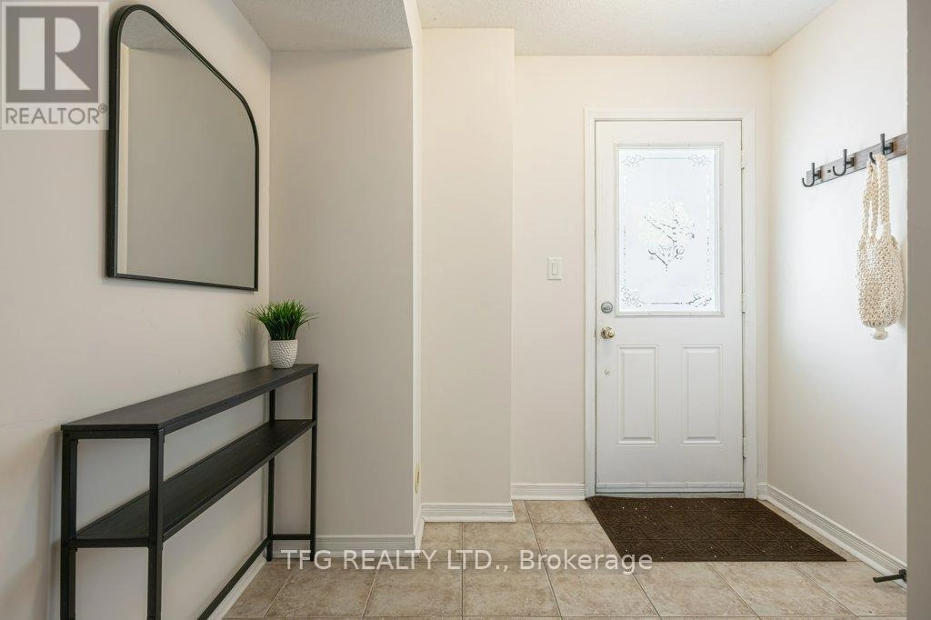 148 Louisbourg Way, Markham, Ontario  L6E 0C5 - Photo 5 - N12628448