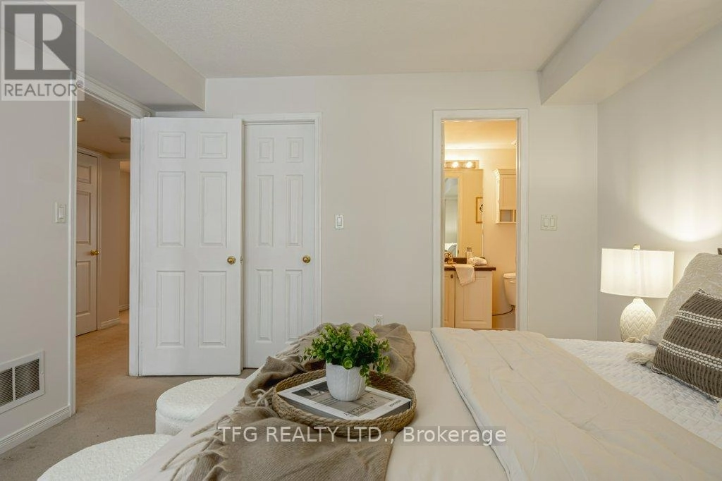 148 Louisbourg Way, Markham, Ontario  L6E 0C5 - Photo 9 - N12628448