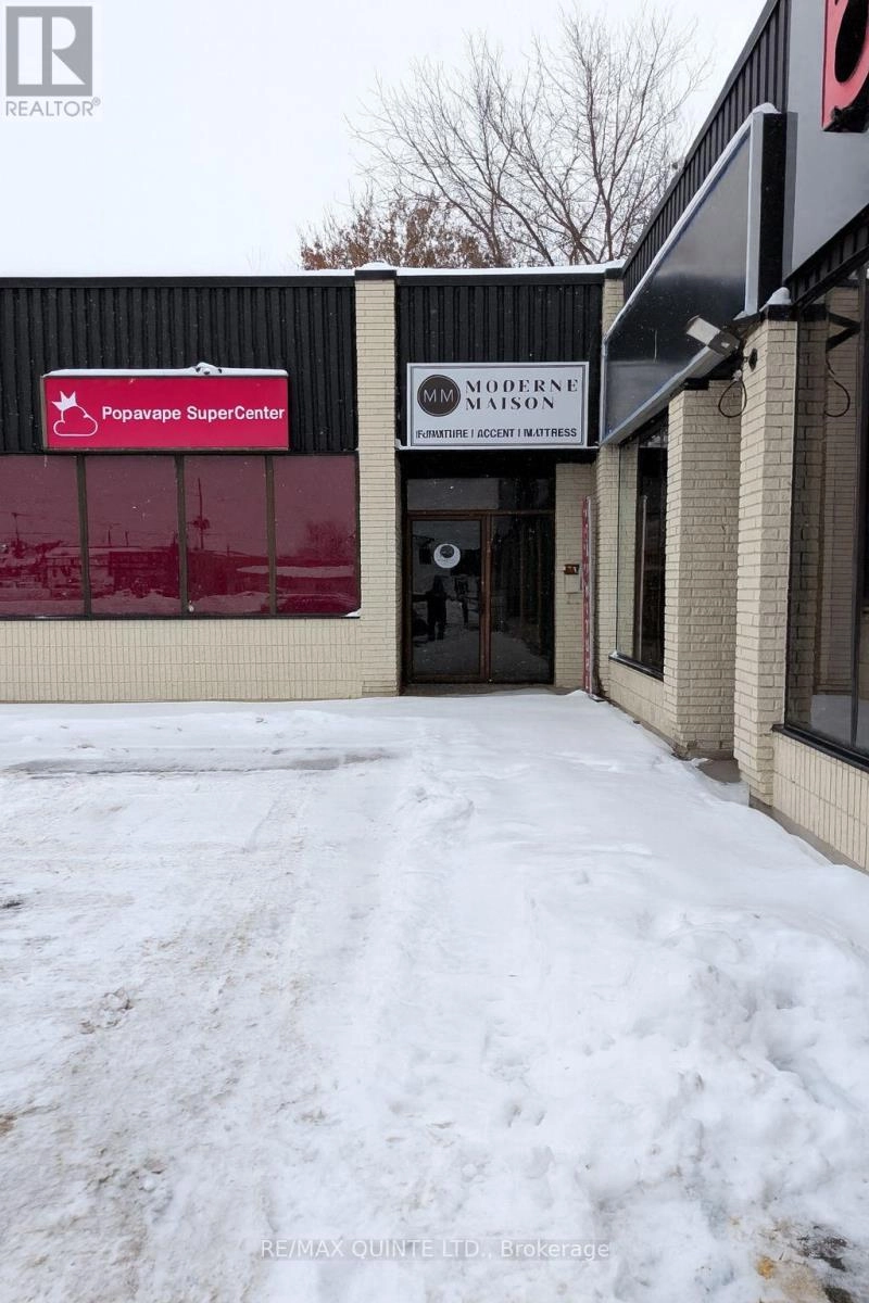 Unit #4 - 257 Dundas Street E, Quinte West, Ontario K8V 1M1 - Photo 2 - X12634438