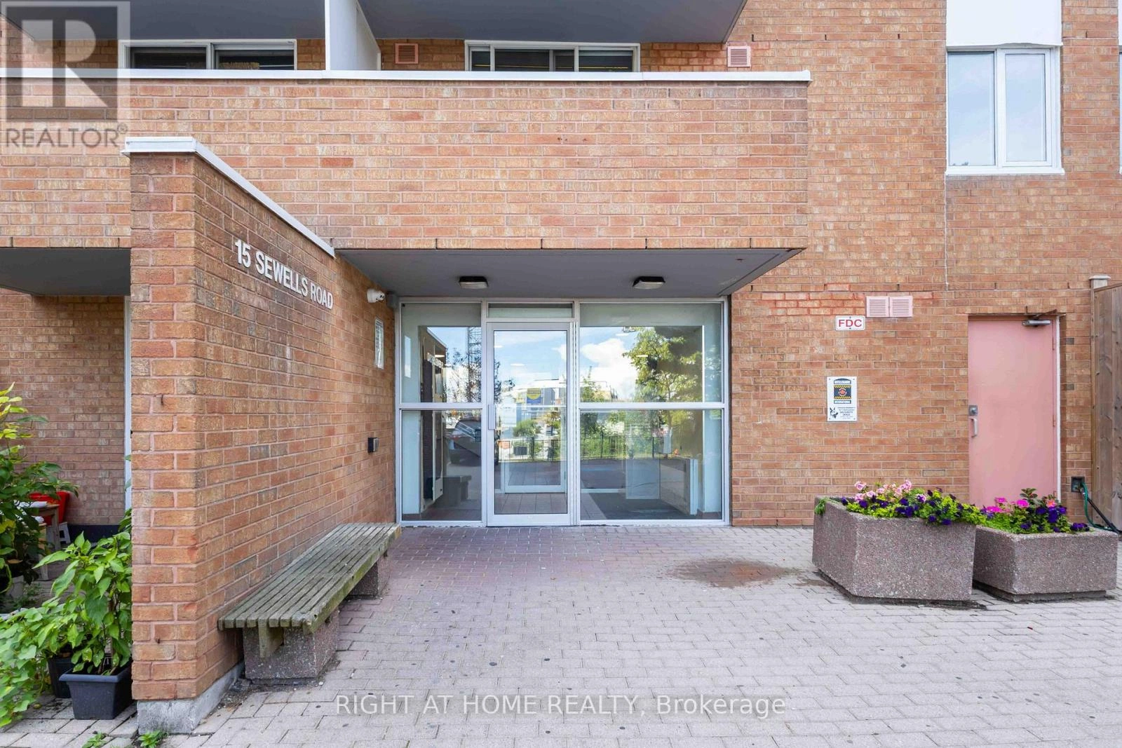 401 - 15 Sewells Road, Toronto, Ontario  M1B 3V7 - Photo 2 - E12660382
