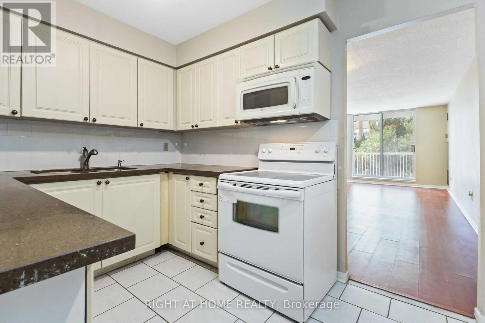 401 - 15 Sewells Road, Toronto, Ontario  M1B 3V7 - Photo 7 - E12660382